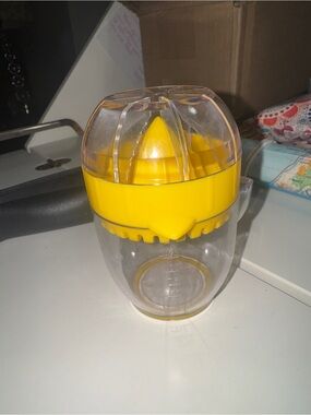 Citrus 🍋‍🟩 lemon 🍋 manual juicer